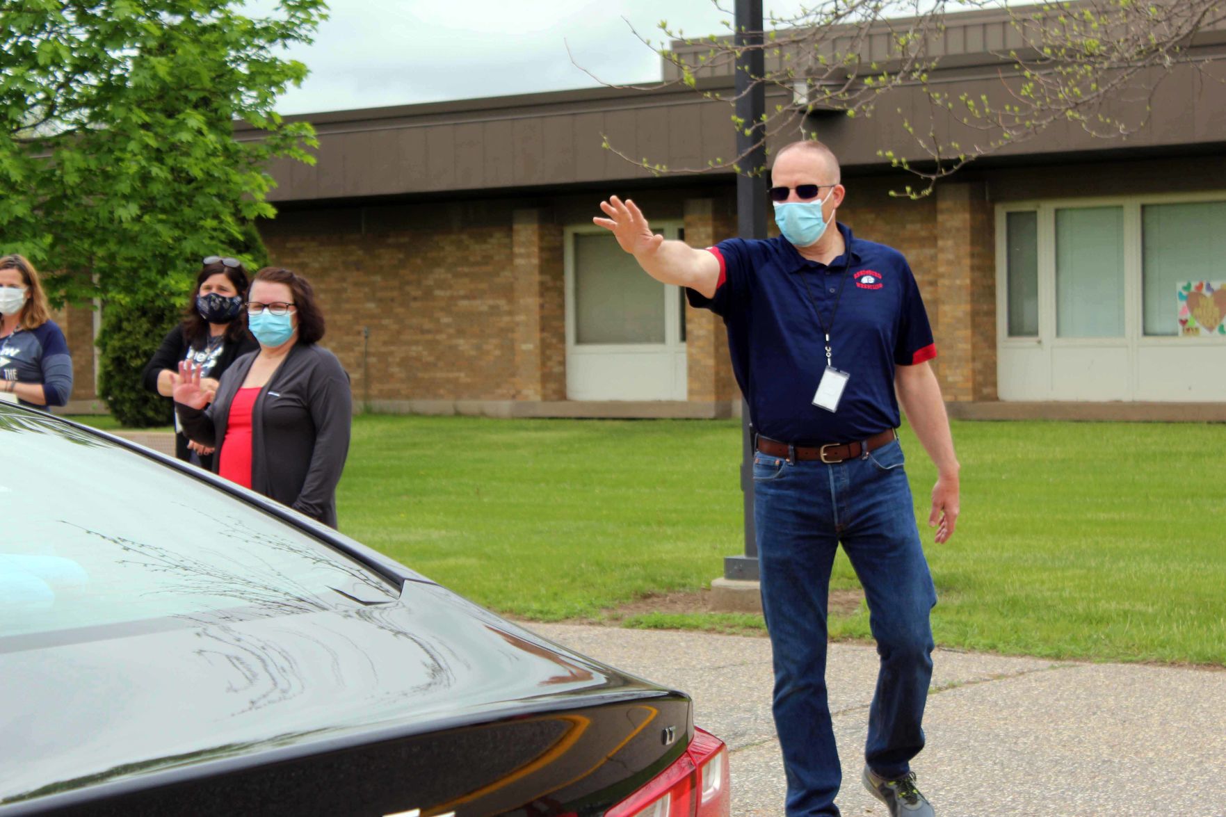 Paul waves